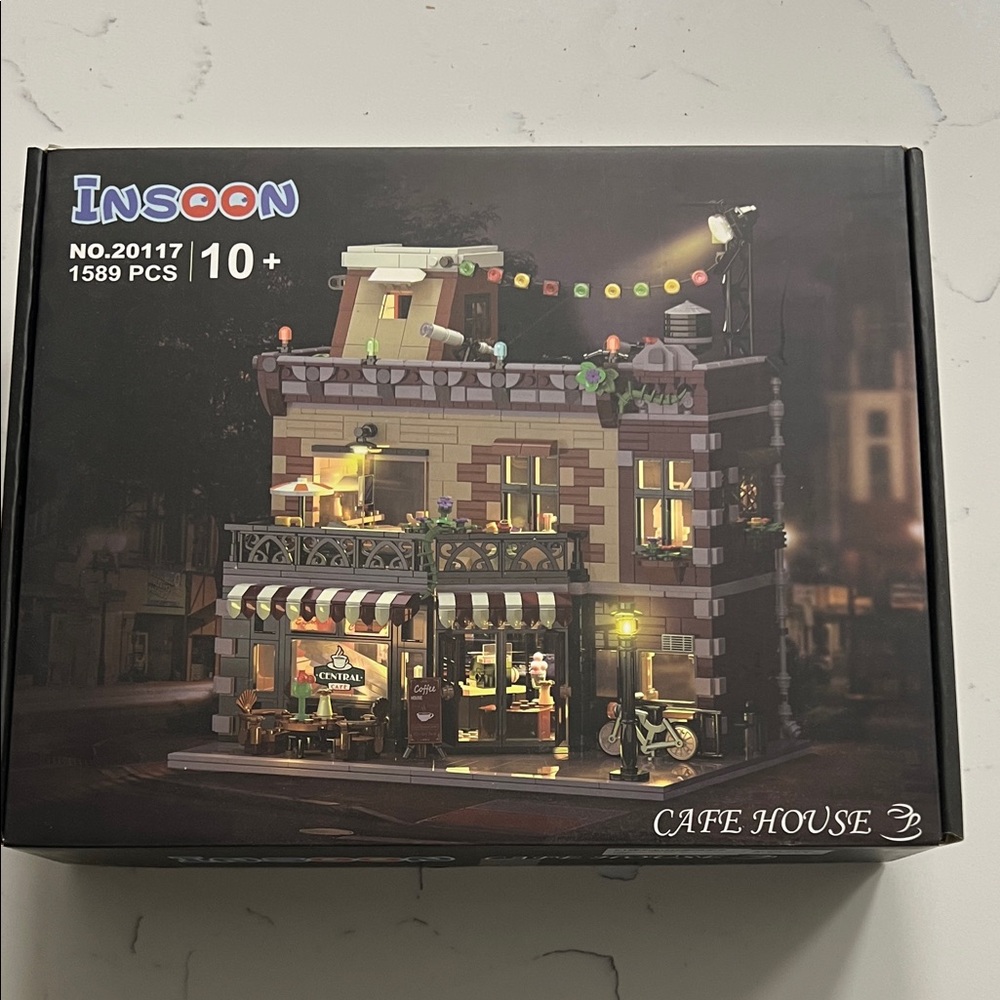 Cafe House Building Set - Multicolor
